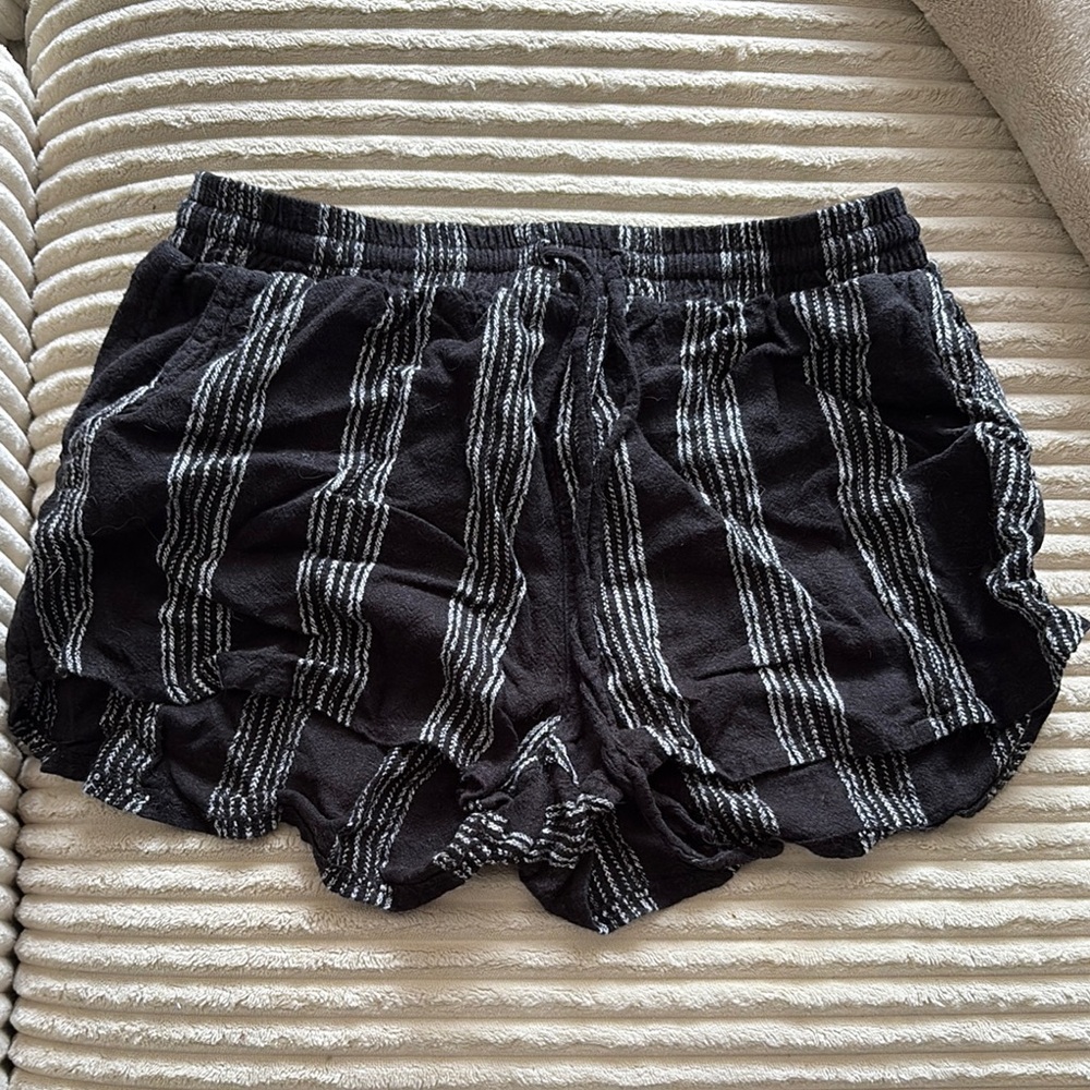 Universal Thread Black and White Athletic Shorts